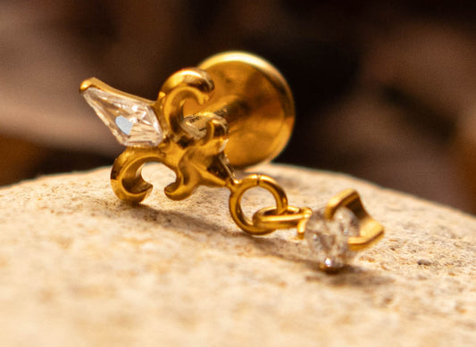 ALTHEA Piercing en titane ASTM F - 136 – Fleur de lys scintillante - Much Elegance