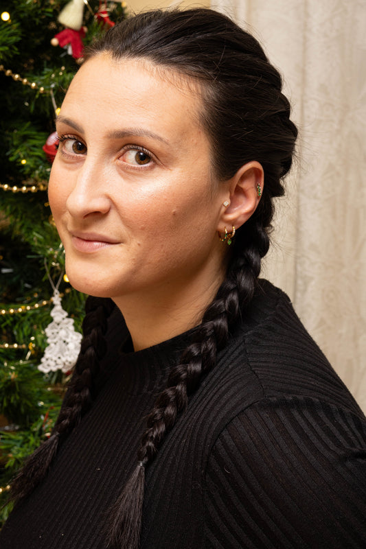 AUREA VERDIA – Créole en Titane ASTM F - 136 Plaqué Or 18K | Pierres Vertes Marquise - Much Elegance