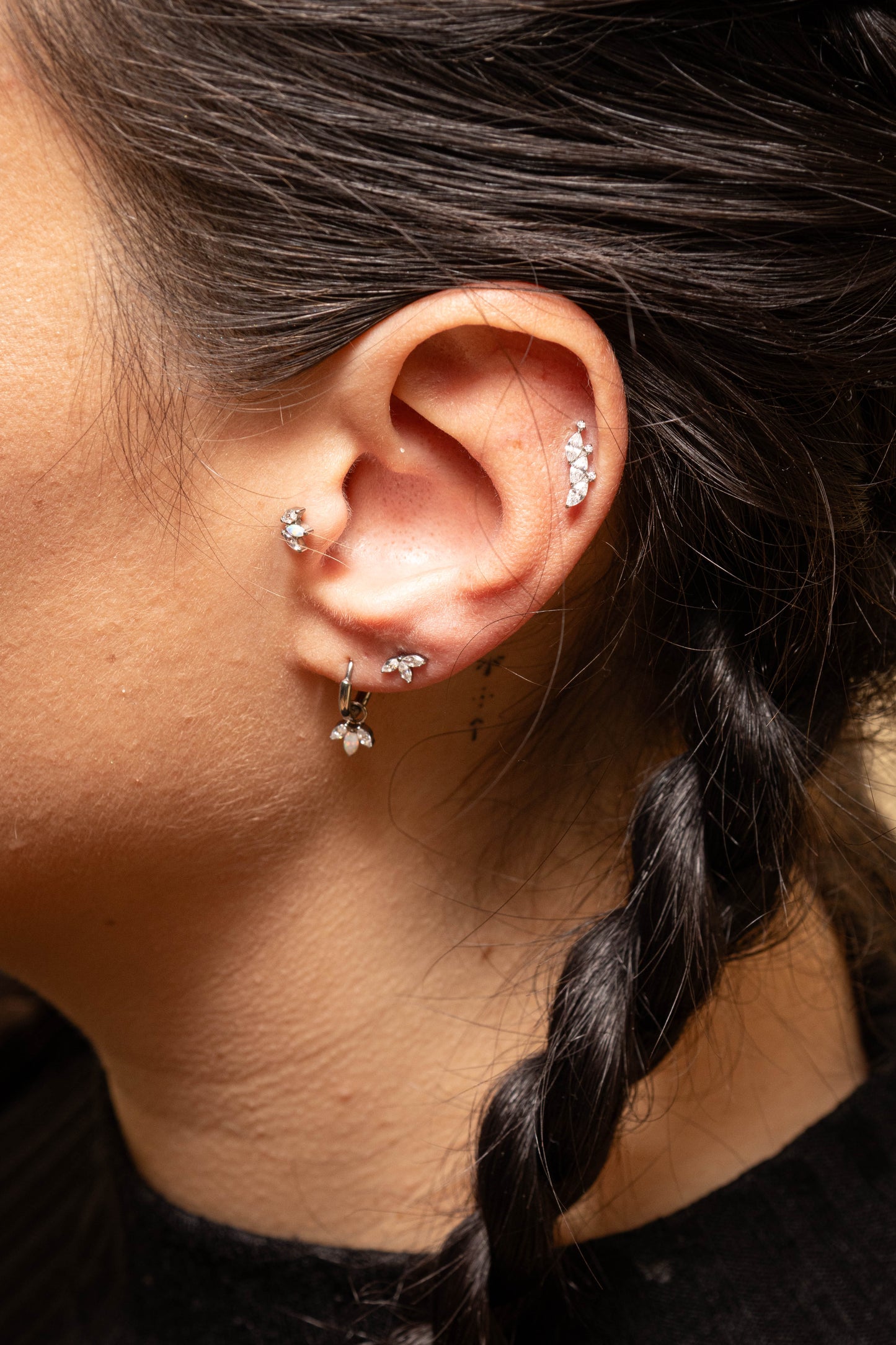 FLORIA – Piercing Fleur en Titane ASTM F - 136 | Cristaux Marquise (Or 18K ou Argent) - Much Elegance