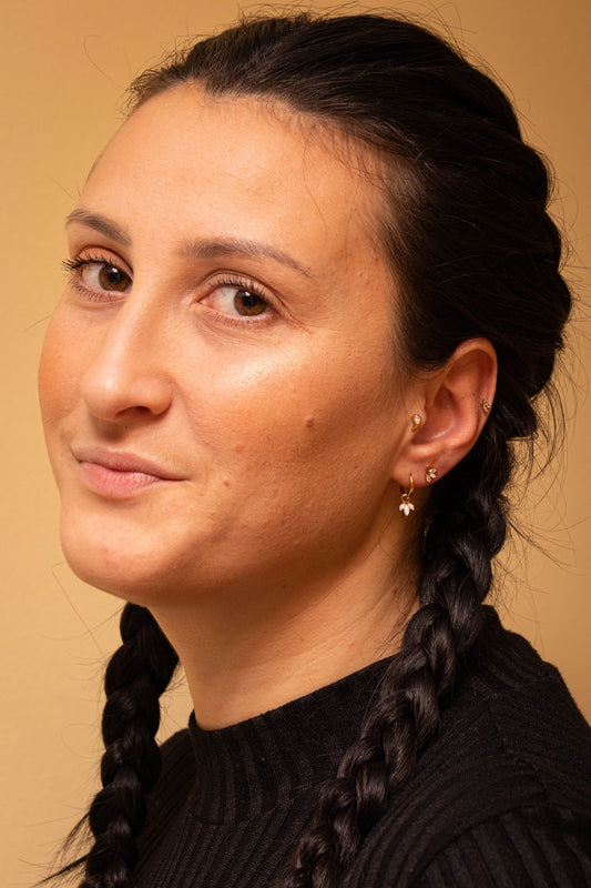 FLORIA – Piercing Fleur en Titane ASTM F - 136 | Cristaux Marquise (Or 18K ou Argent) - Much Elegance