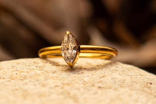 LÉA MARQUISE – Piercing de nez en titane ASTM F136 hypoallergénique - Much Elegance