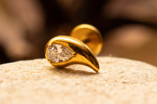 NAÉLIA – Piercing d’oreille en titane ASTM F136 hypoallergénique - Much Elegance