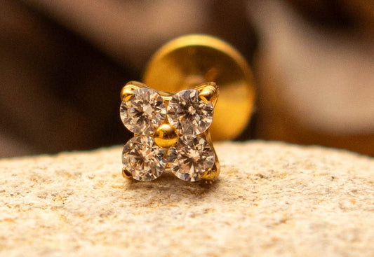 NOELIA – Piercing en Titane ASTM F - 136 plaqué or 18K | Fleur de Lumière & Cristal Étincelant - Much Elegance