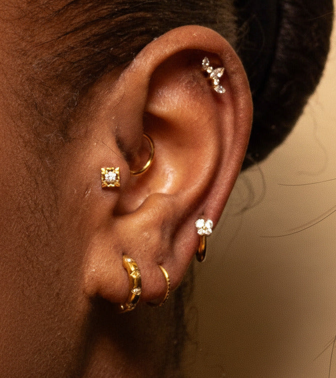 ORÉLIA – Piercing en Titane ASTM F - 136 | Fleur Sculptée & Cristal Étincelant (Or 18K ou Argent) - Much Elegance
