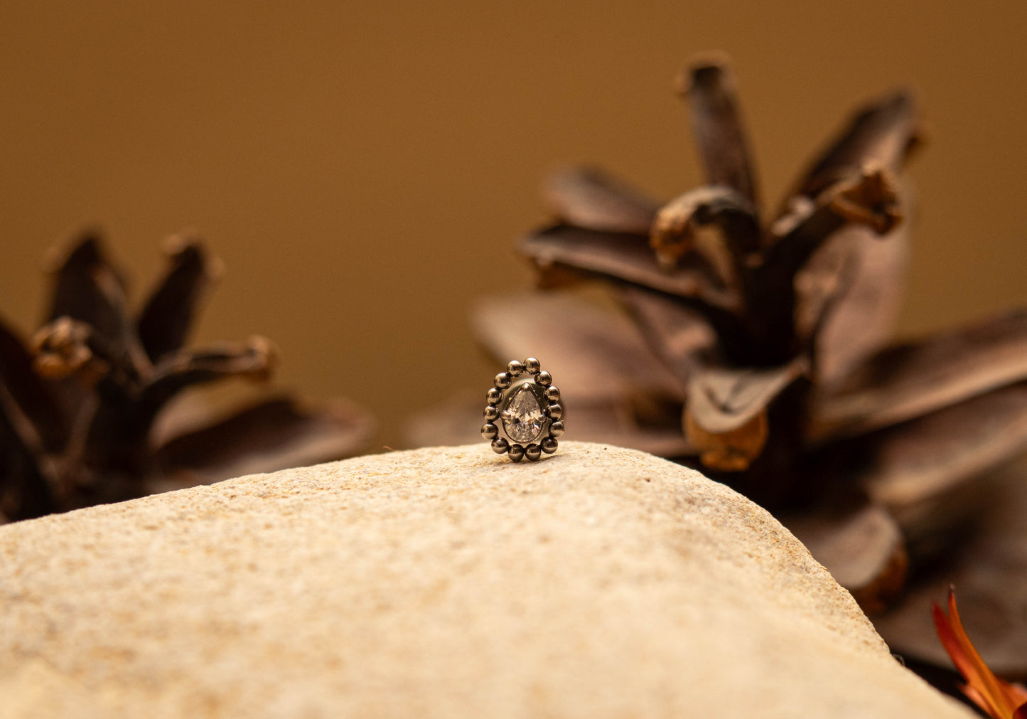 AMÉLIA – Piercing d’oreille en titane ASTM F136 hypoallergénique - Much Elegance