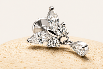 AMARIA – Piercing Papillon en Titane ASTM F - 136 | Ailes Cristal & Goutte Suspendue (modele Argent) - Much Elegance