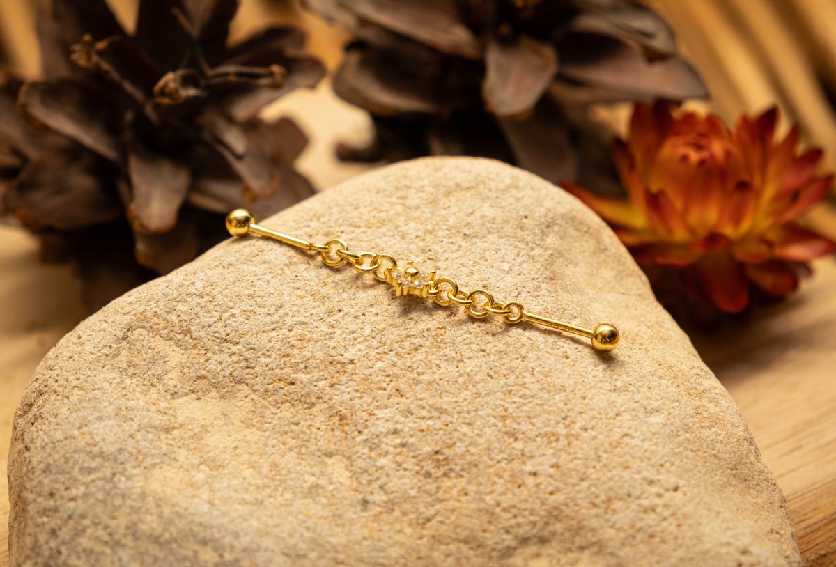 FLEURIS – Piercing industriel fleur en argent sterling 925 plaqué or 18K - Much Elegance