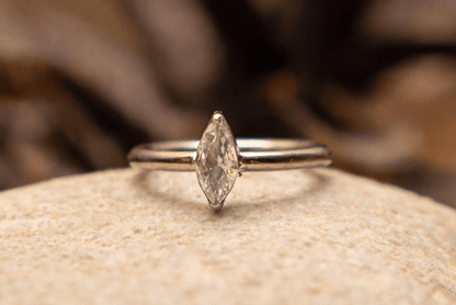 LÉA MARQUISE – Piercing de nez en titane ASTM F136 hypoallergénique - Much Elegance