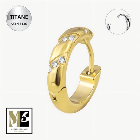 LIVIA – Créole Ondulée en Titane ASTM F - 136 | Cristaux Sertis (Or 18K ou Argent) - Much Elegance