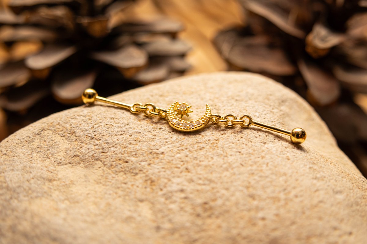 LUNAE – Piercing industriel lune en argent sterling 925 plaqué or 18K - Much Elegance