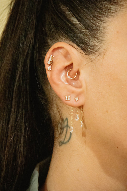 LYSIA – Piercing Cristaux & Chaîne en Titane ASTM F - 136 | Luxe Lumineux - Much Elegance