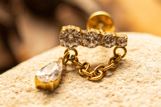 LYSIA – Piercing Cristaux & Chaîne en Titane ASTM F - 136 | Luxe Lumineux - Much Elegance