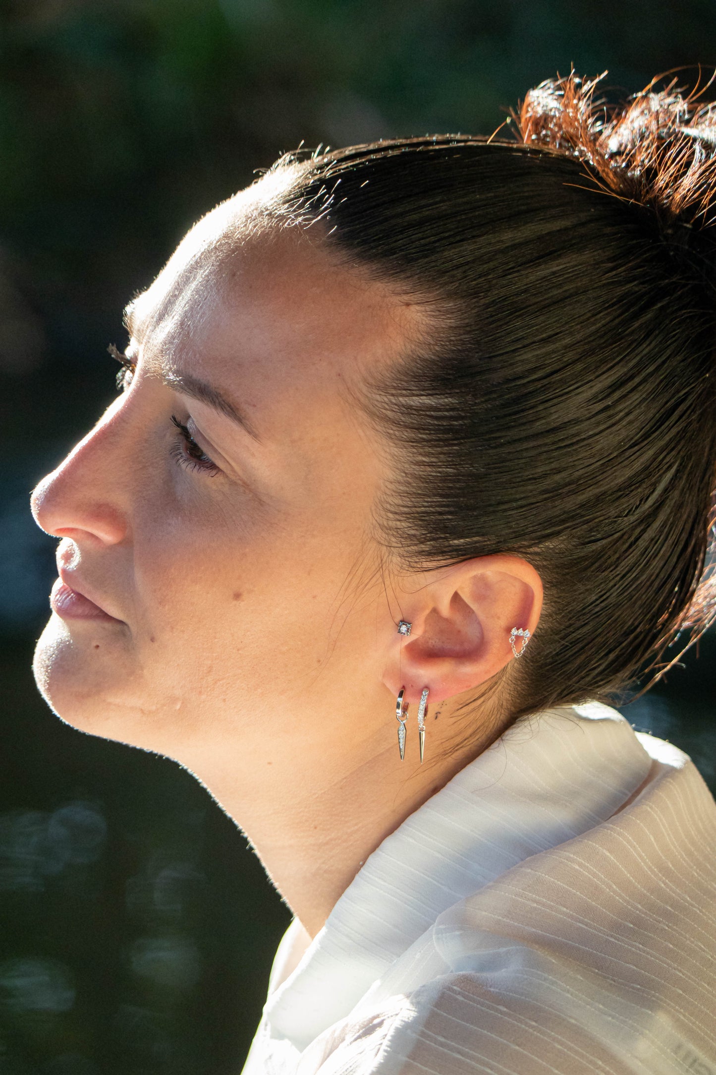 ORÉLIA – Piercing en Titane ASTM F - 136 | Fleur Sculptée & Cristal Étincelant (Or 18K ou Argent) - Much Elegance