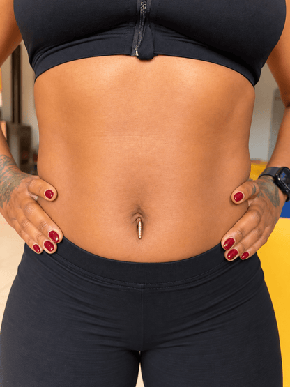 Piercing de nombril clicker en titane ASTM F136 serti de zircons - ARCÉA - Much Elegance