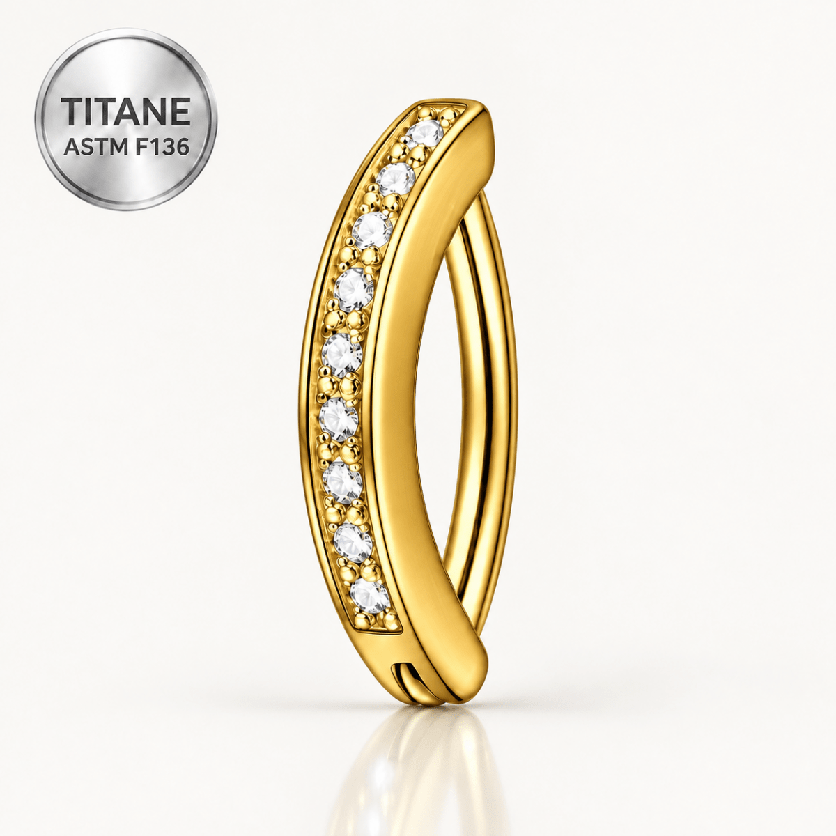 Piercing de nombril clicker ARCÉA doré PVD en titane ASTM F136, orné de zircons