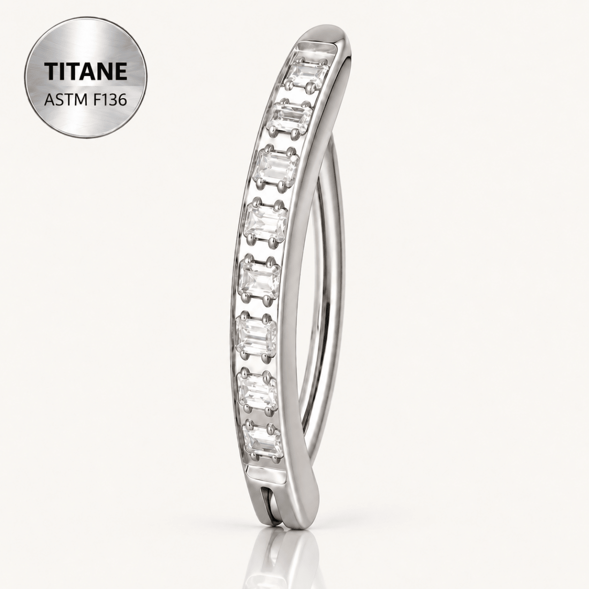 Piercing de nombril clicker en titane ASTM F136 serti de zircons baguette - LILI - Much Elegance