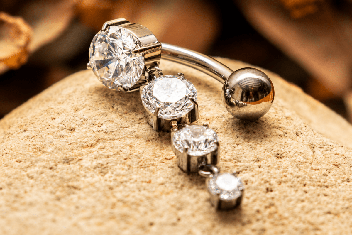 Piercing de nombril en titane ASTM F136 hypoallergénique - LA CASCADE - Much Elegance
