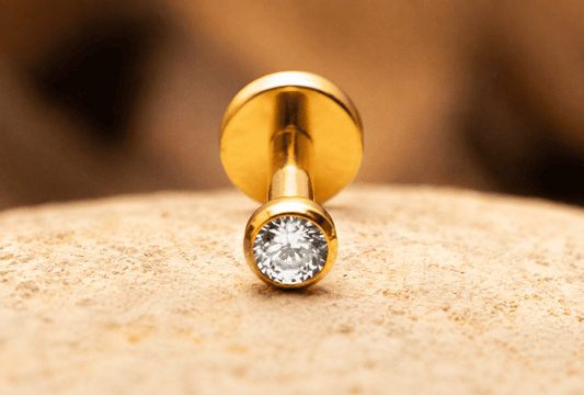 Piercing d’oreille en titane ASTM F136 hypoallergénique - SOLÉA - Much Elegance