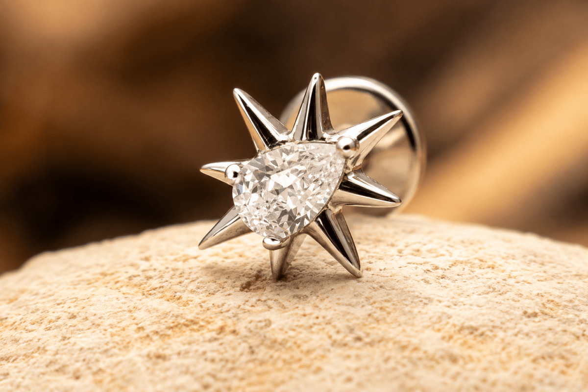 Piercing étoile en titane ASTM F136 hypoallergénique - AURORA - Much Elegance