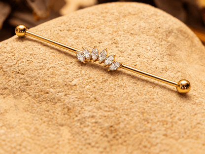 Piercing industriel en titane ASTM F136 serti de 6 pierres - ÉCLYSE - Much Elegance
