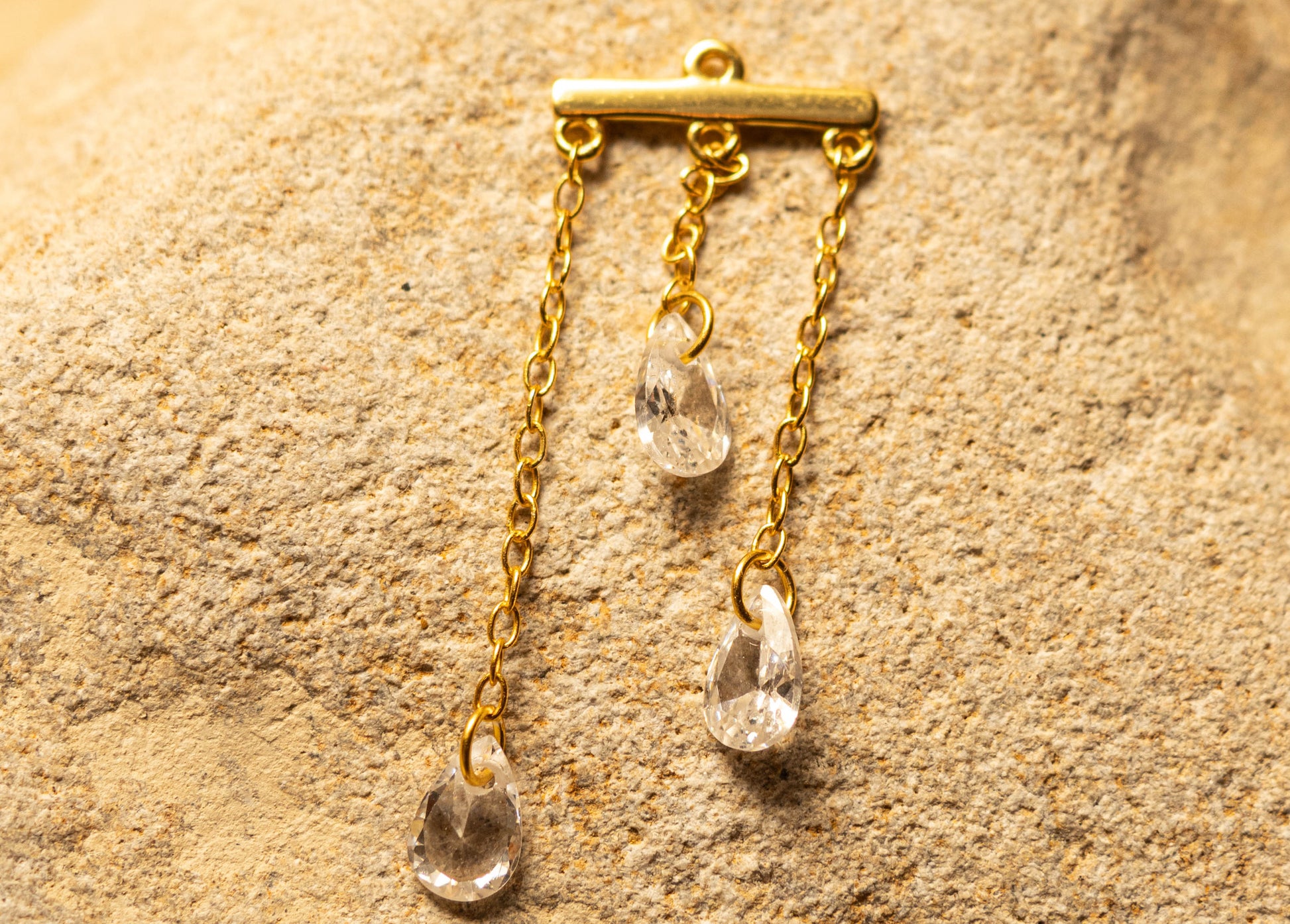 PLUIE DE CRISTAL – Charm d’Oreille Argent 925 ou Plaqué Or 18K | Gouttes Scintillantes - Much Elegance