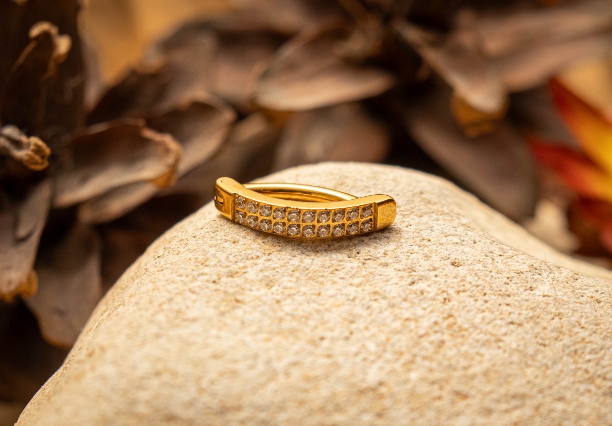 SARAH – Piercing de nombril en titane ASTM F136 hypoallergénique dorure PVD - Much Elegance