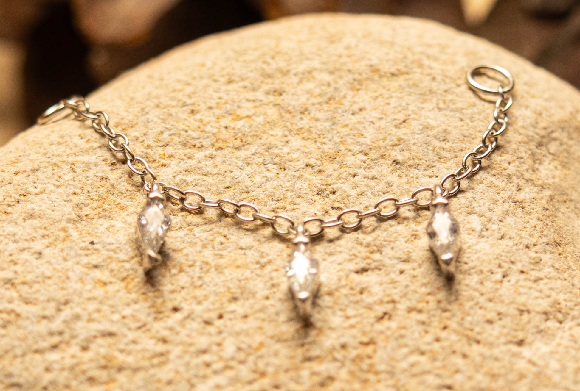 TRIO CRISTAL - Charm d’oreille argent sterling 925 – Chaîne à 3 cristaux - Much Elegance