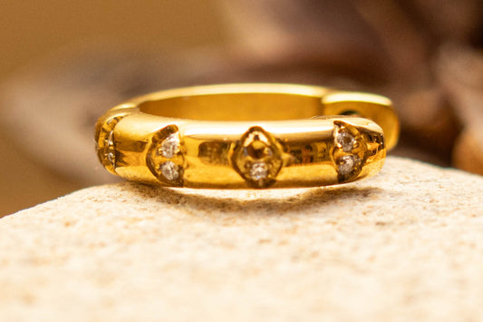 VELIA – Créole Sculptée en Titane ASTM F - 136 | Cristaux Intégrés (Or 18K ou Argent) - Much Elegance